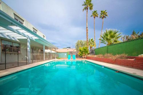 Lagoon Paradise Las Vegas 4 Bd with Pool!